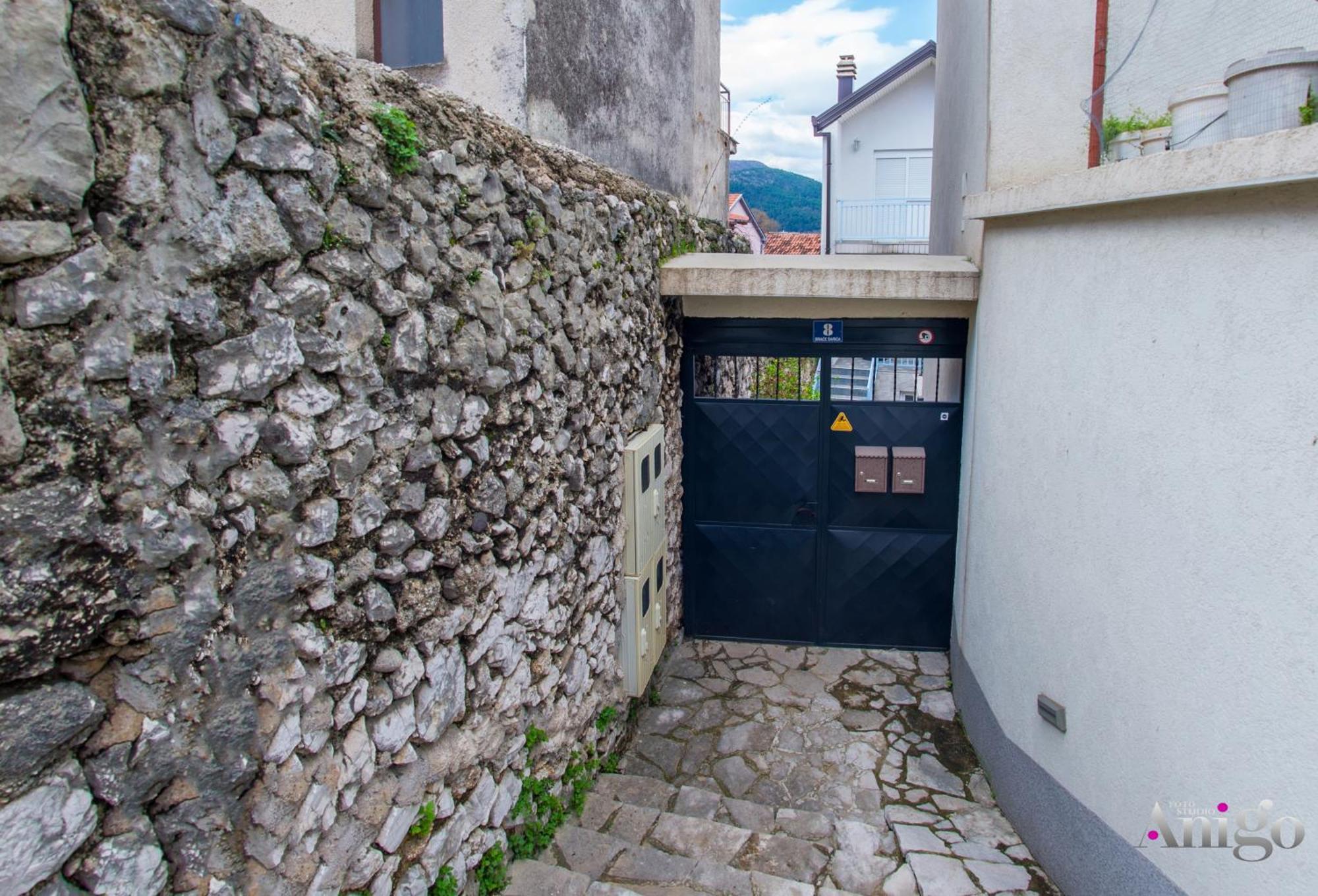 Apartment Ado Mostar Exterior foto